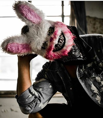 Окровавленный кролик-убийца - фото 31998