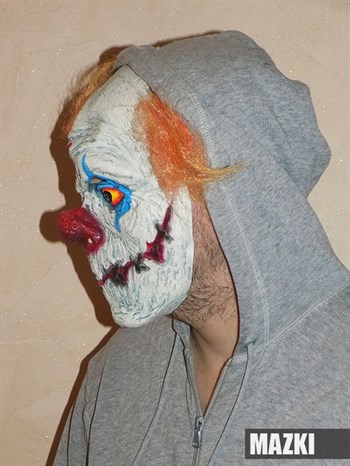 Клоун с зашитым ртом - фото 33605